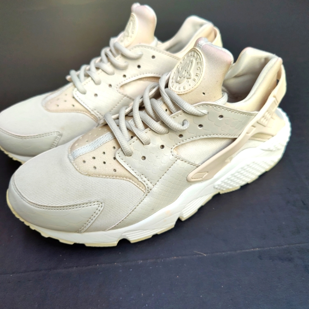 Women's Cream Sneakers